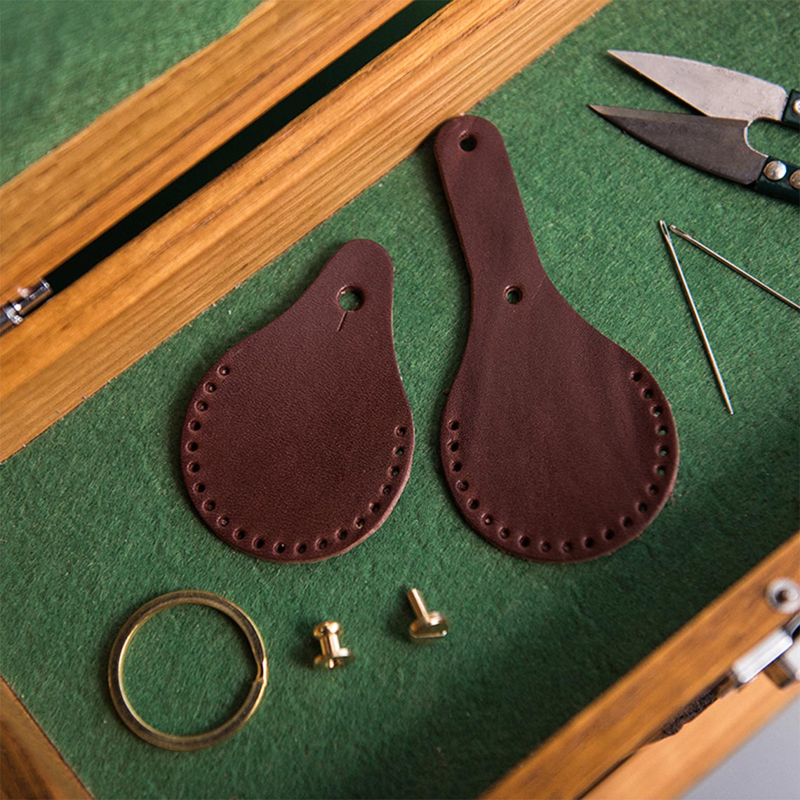 CUCUBIRD Leather AirTag Keychain DIY Kit Vegetable-Tanned-Leather-Heritage-Brown?