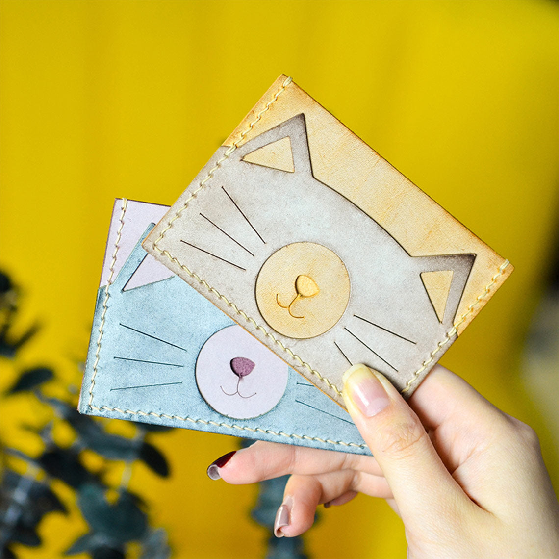 Craft-Your-Own-Kitty-Card-Holder-A-Fun-and-Rewarding-DIY-Project CUCUBIRD
