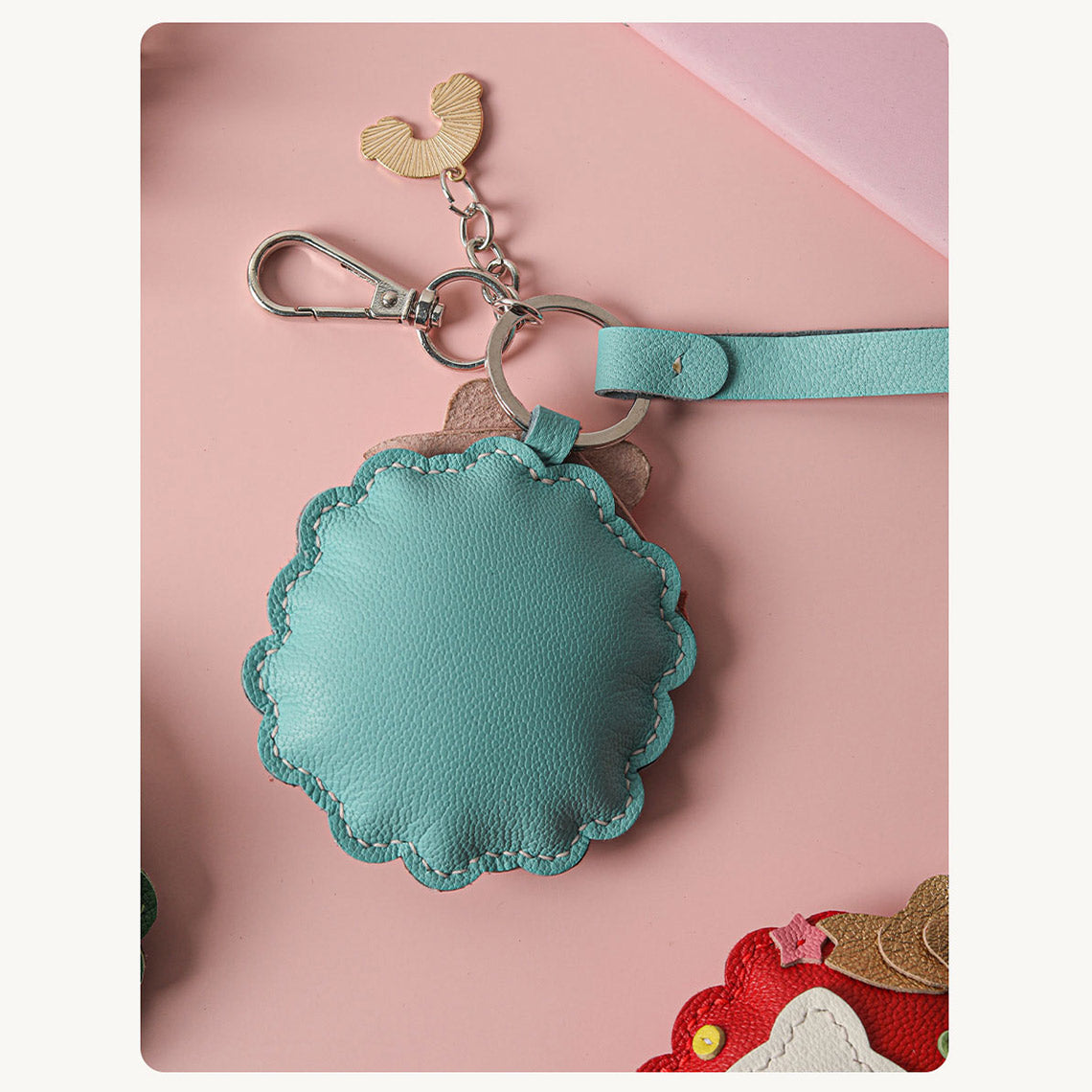 CUCUBIRD POPSEWING® Sheep Leather Christmas Vibe Kitty Keychain DIY Kit  
