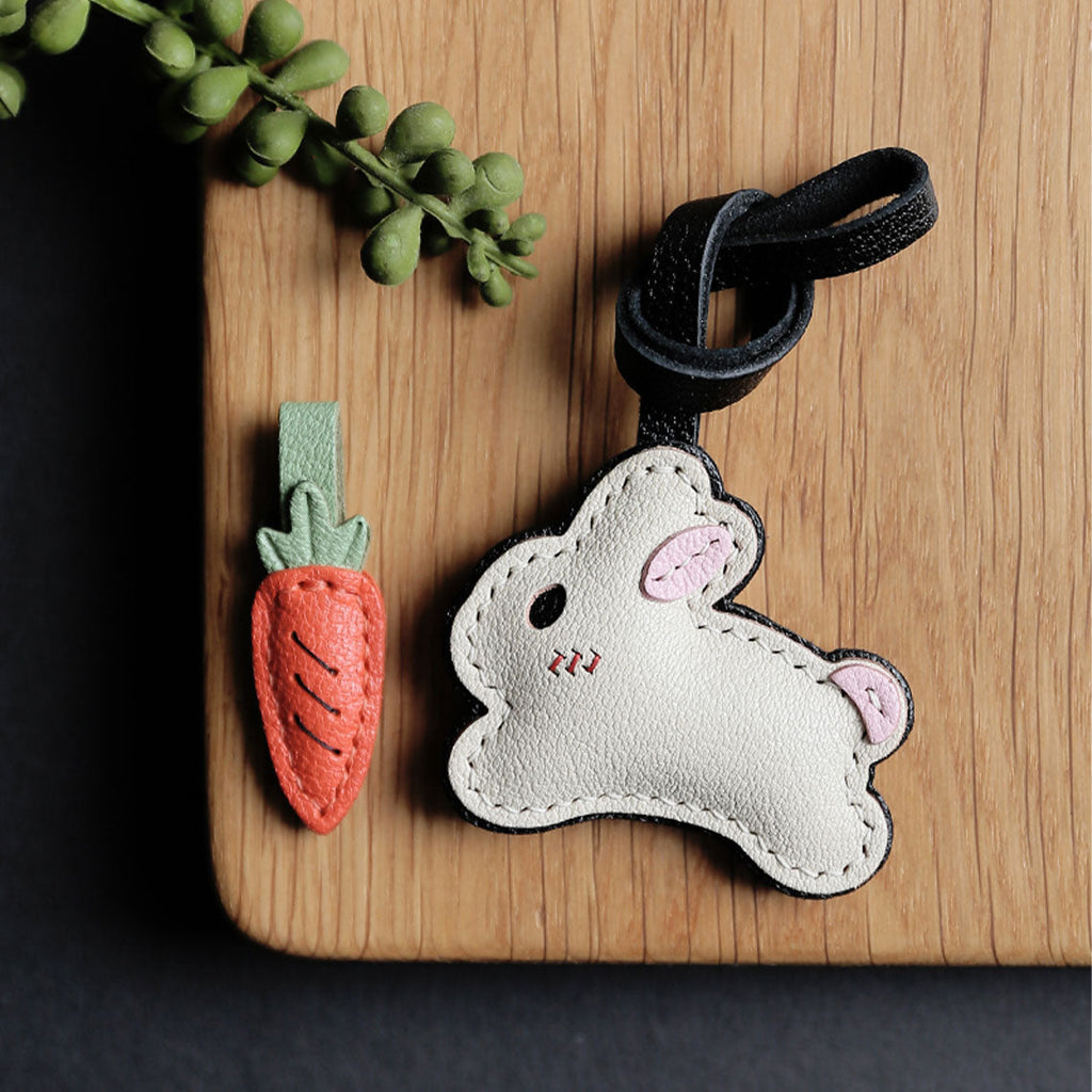 CUCUBIRD CUCUBIRD Leather New Bunny & Carrot Keychain DIY Kit  