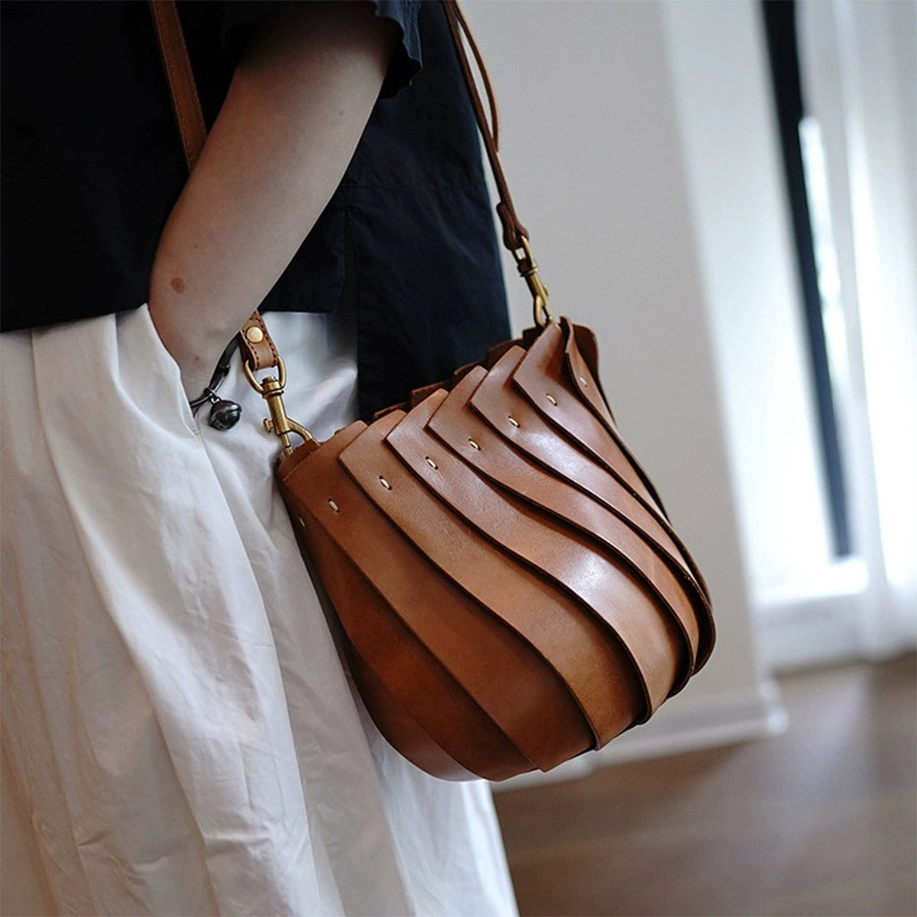 CUCUBIRD Vegetable Tanned Leather Design Shell Handbag  