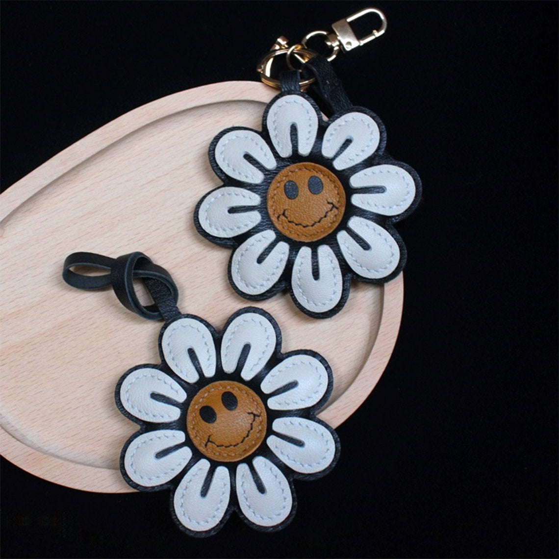 Sheep Leather Smile Flower Keychain DIY Kits - CUCUBIRD