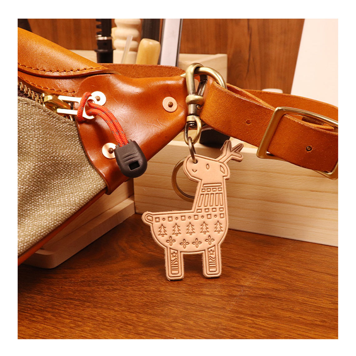 CUCUBIRD Vegetable Tanned Leather Gingerbread Keychain Elk 