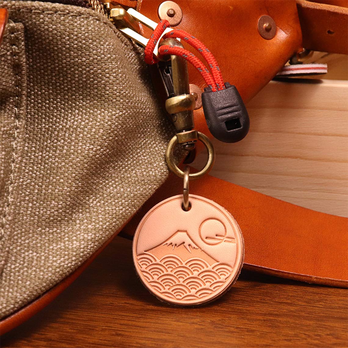 CUCUBIRD Vegetable Tanned Leather Gingerbread Keychain Fuji Mountain 