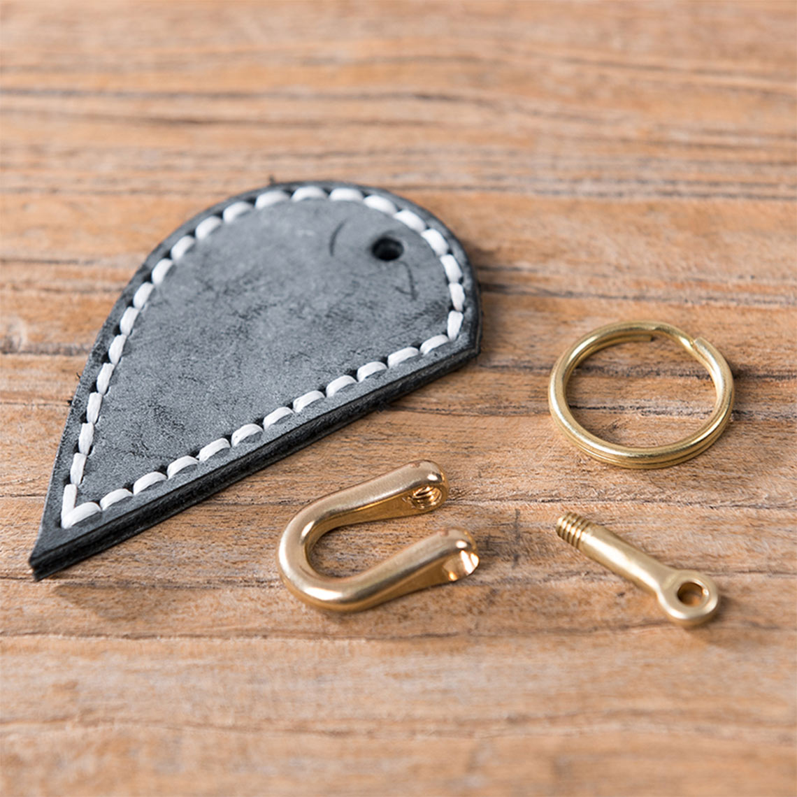 CUCUBIRD Leather Couple Loving Heart Keychain DIY Kits One Heart / Wax Leather - Black 