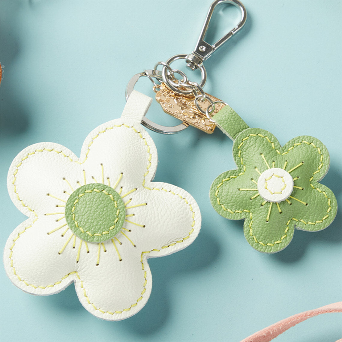 CUCUBIRD Sheep Leather Flowers Charm DIY Kits White 