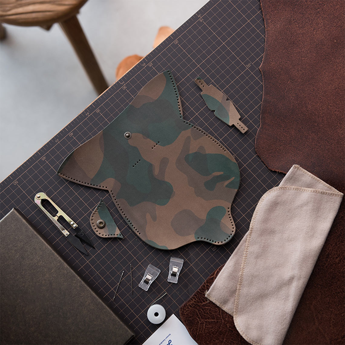 CUCUBIRD Full Grain Leather Eyeglasses Case DIY Kit Vegetable Tanned Leather / Camouflage-Olive Green 