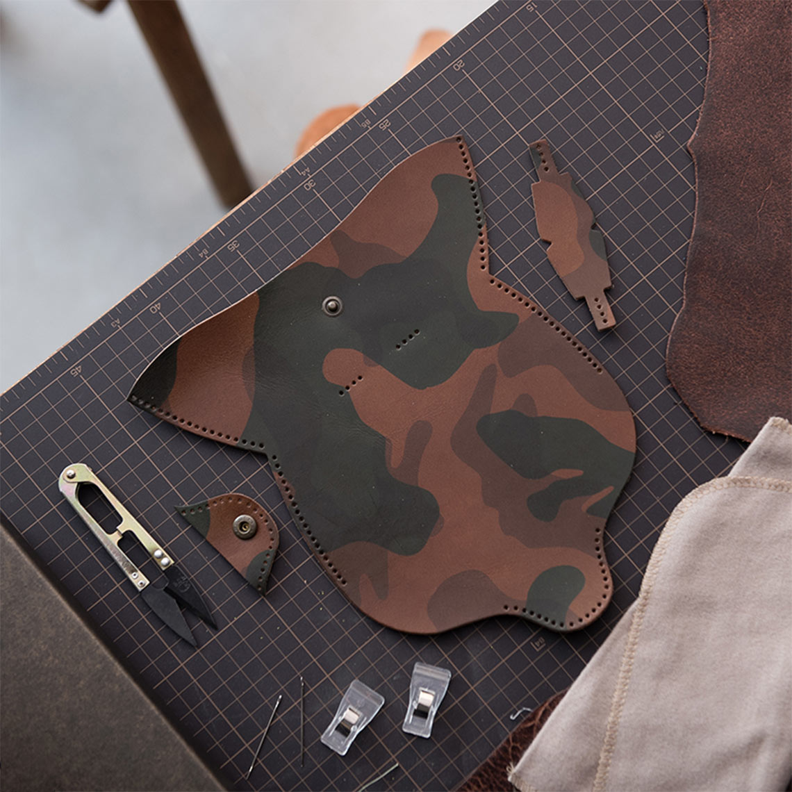 CUCUBIRD Full Grain Leather Eyeglasses Case DIY Kit Vegetable Tanned Leather / Camouflage-Coffee Brown 