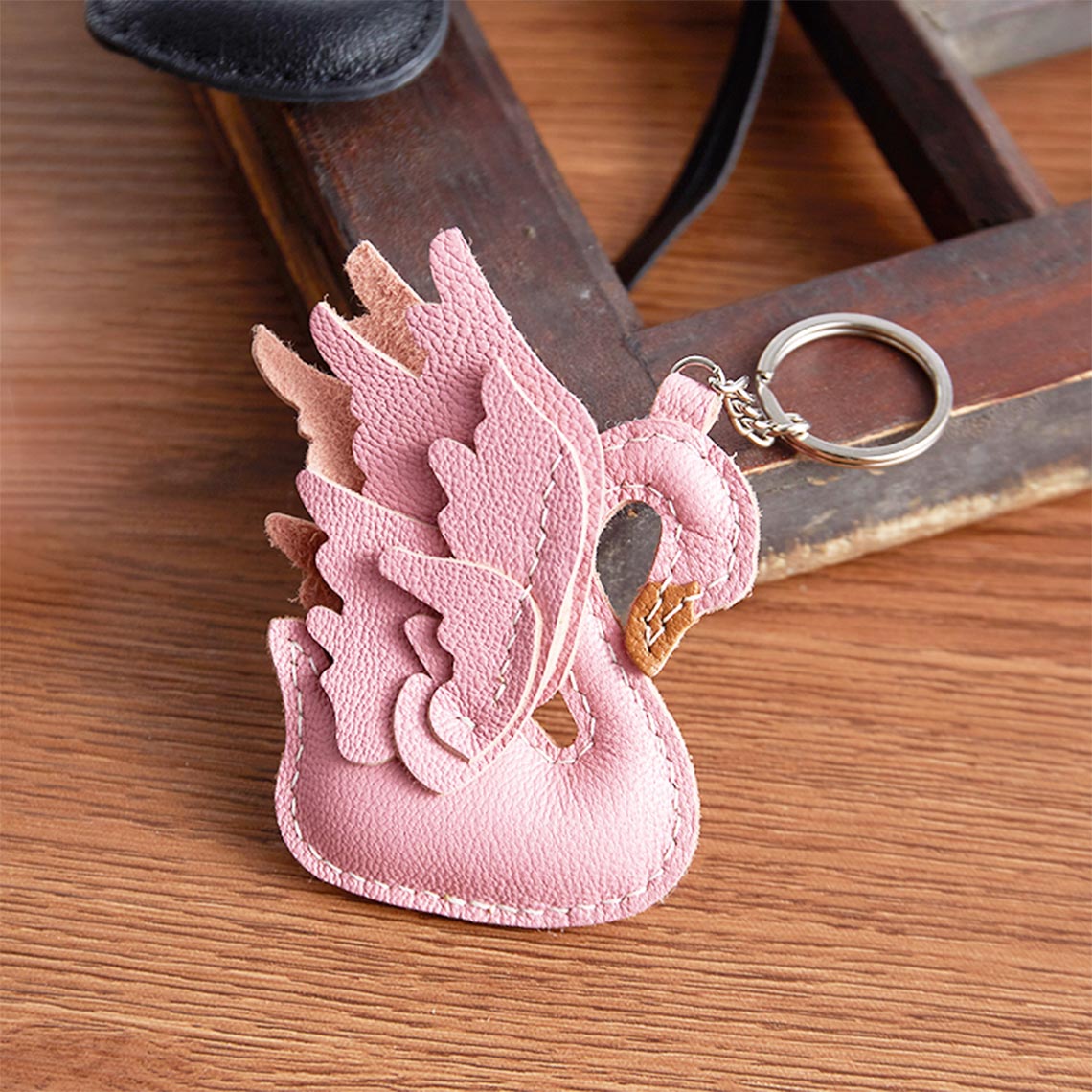 CUCUBIRD Leather Swan Bag Charm DIY Kit Lambskin-Pink 